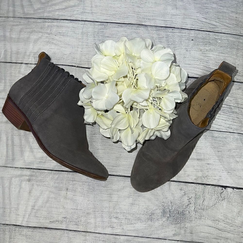 Jack Rogers Liddy Suede Pull-On Ankle Boots Booties Gray Stacked Heel sz 10